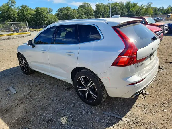 LYV102RMXKB229989 — 2019 Volvo XC60, фото 2 с аукциона Copart, Передняя часть