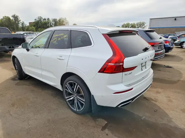 LYVA22RM7KB228695 — 2019 Volvo XC60, фото 2 с аукциона Copart, Подтопление