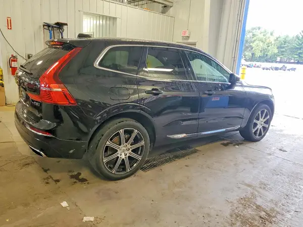 YV4102RL8M1685469 — 2021 Volvo XC60, фото 3 с аукциона Copart, Передняя часть