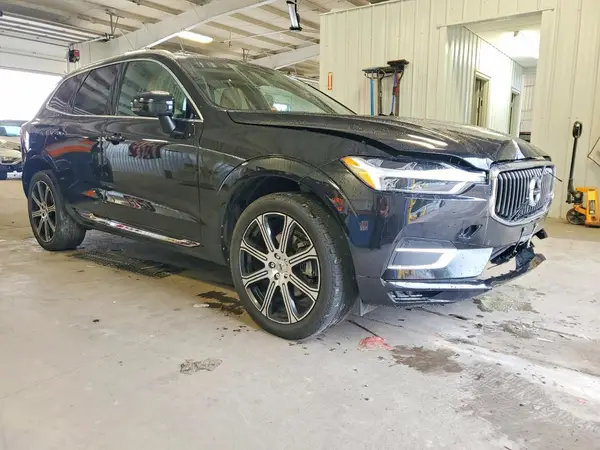 YV4102RL8M1685469 — 2021 Volvo XC60, фото 4 с аукциона Copart, Передняя часть