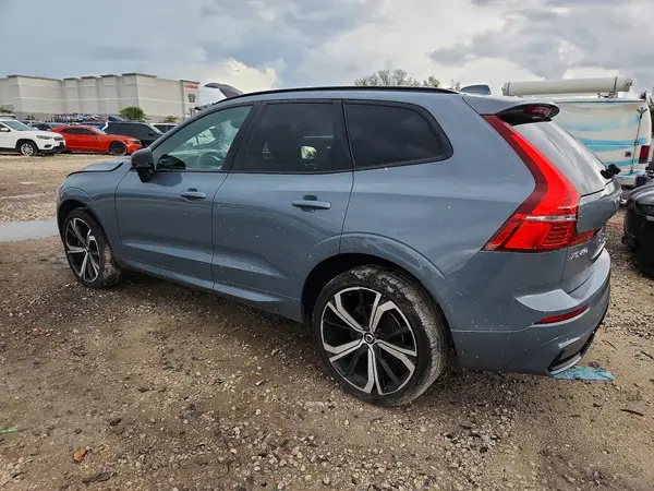YV4L12DM3N1003444 — 2022 Volvo XC60, фото 2 с аукциона Copart, Передняя часть