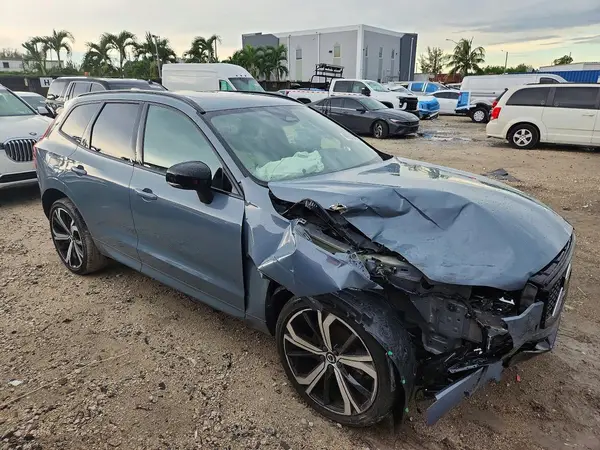 YV4L12DM3N1003444 — 2022 Volvo XC60, фото 4 с аукциона Copart, Передняя часть