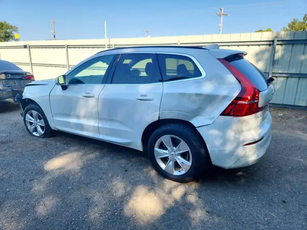 YV4L12RK4N1032345 — 2022 Volvo XC60, фото 2 с аукциона Copart, Передняя часть