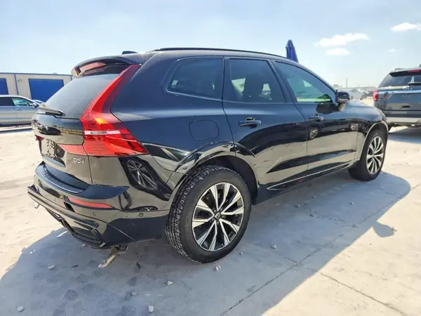 YV4L12RLXR1763408 — 2024 Volvo XC60, фото 3 с аукциона Copart, Боковая часть
