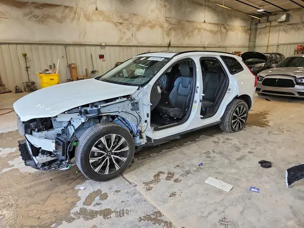 YV4M12RC2S1184584 — 2025 Volvo XC60, Передняя часть (Front End), фото до ремонта