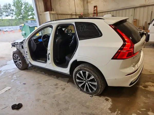 YV4M12RC2S1184584 — 2025 Volvo XC60, фото 2 с аукциона Copart, Передняя часть
