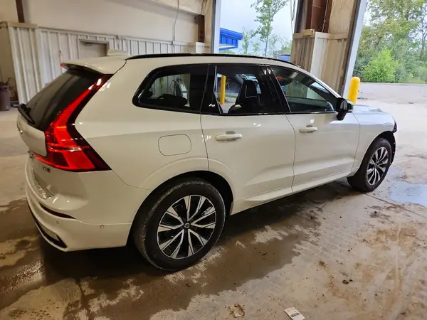 YV4M12RC2S1184584 — 2025 Volvo XC60, фото 3 с аукциона Copart, Передняя часть