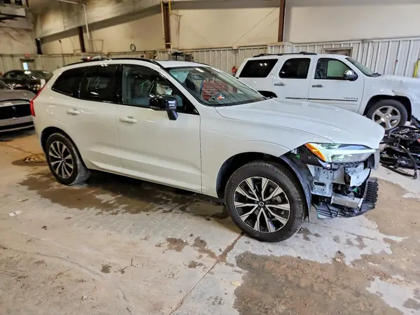 YV4M12RC2S1184584 — 2025 Volvo XC60, фото 4 с аукциона Copart, Передняя часть