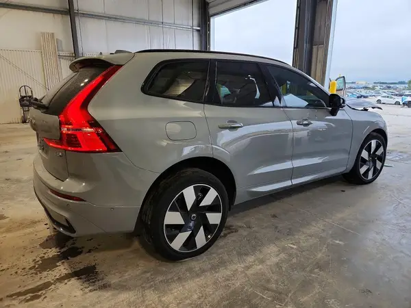 YV4H60RC6S1203774 — 2025 Volvo XC60, фото 3 с аукциона Copart 13.10.2026, Передняя часть