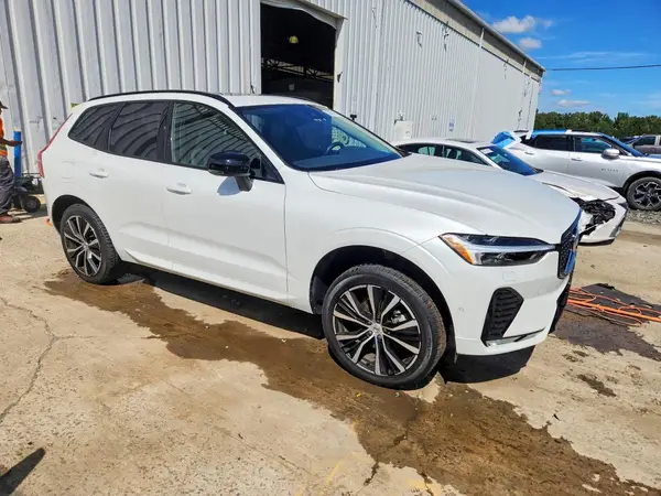 YV4M12RC3S1183010 — 2025 Volvo XC60, фото 4 с аукциона Copart, Передняя часть