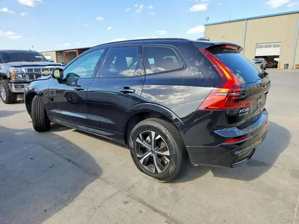 YV4M12RJ2T1372814 — 2026 Volvo XC60, фото 2 с аукциона Copart, Передняя часть