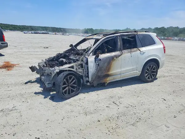 YV4A22PK6G1085266 — 2016 Volvo XC90, Пожар двигателя (Burn - Engine), фото до ремонта