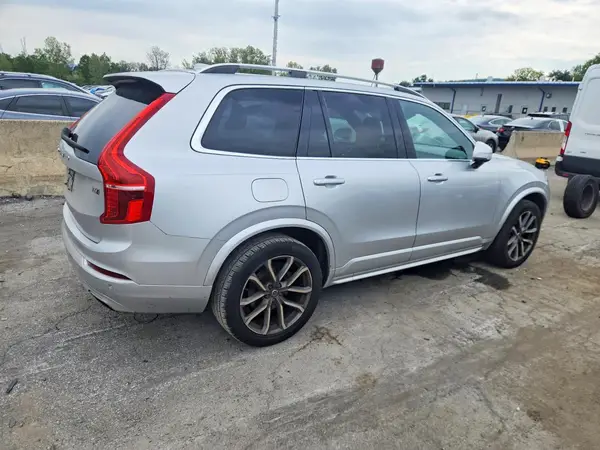 YV4A22PK8K1425381 — 2019 Volvo XC90, фото 3 с аукциона Copart 29.09.2026, Механические повреждения