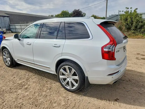 YV4A22PL2K1420105 — 2019 Volvo XC90, фото 2 с аукциона Copart, Передняя часть