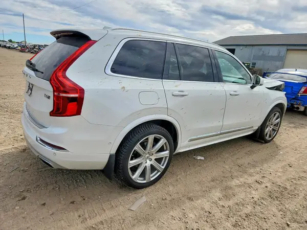 YV4A22PL2K1420105 — 2019 Volvo XC90, фото 3 с аукциона Copart, Передняя часть