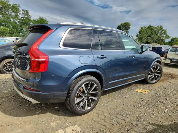 YV4A22PK7M1715663 — 2021 Volvo XC90, фото 3 с аукциона Copart 12.10.2026, Боковая часть