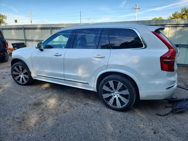 YV4A221L1N1828527 — 2022 Volvo XC90, фото 2 с аукциона Copart, Передняя часть