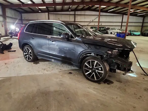 YV4A22PK6N1781008 — 2022 Volvo XC90, фото 4 с аукциона Copart, Передняя часть