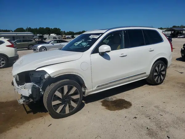 YV4H60CA4P1940955 — 2023 Volvo XC90, Передняя часть (Front End), фото до ремонта