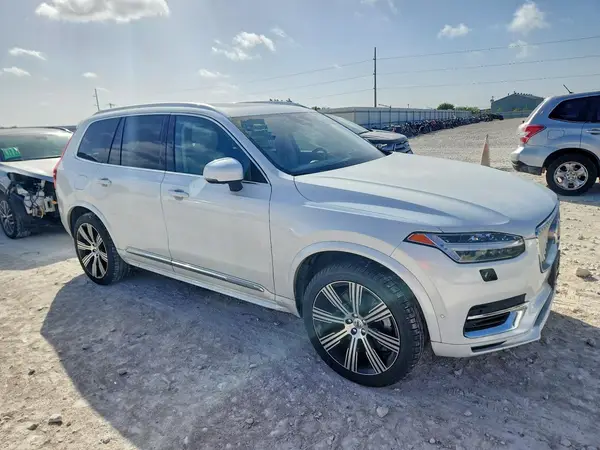 YV4H60CAXP1910598 — 2023 Volvo XC90, фото 4 с аукциона Copart, Передняя часть