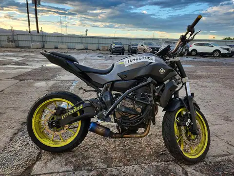 JYARM06E4GA008374 — 2016 Yamaha FZ07, Передняя часть (Front End), фото до ремонта