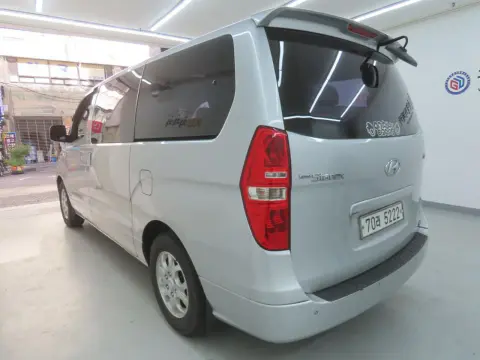 Grand Starex 12-Seater Wagon Cvx Luxury VIN KMJWAH7JP8U071922 фото 4