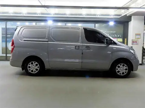 Grand Starex 3-Seater Van Cvx Luxury VIN KMFWBX7JBCU395446 фото 3