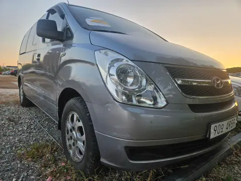 Grand Starex 5-Seater Van Cvx Deluxe VIN KMFWBX7KADU546498 фото 3