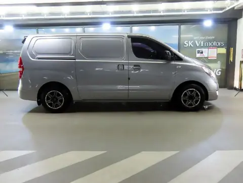 Grand Starex 3-Seater Van Smart VIN KMFWBX7KBHU853733 фото 3