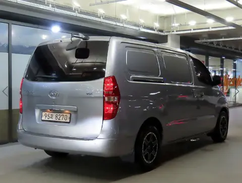 Grand Starex 3-Seater Van Smart VIN KMFWBX7KBHU853733 фото 4