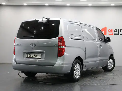 Grand Starex 3-Seater Van Modern VIN KMFWBX7KBHU872257 фото 3