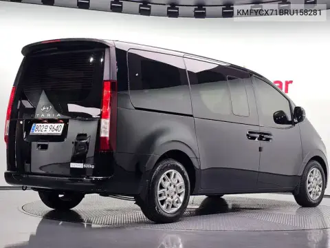 KMFYCX71BRU158281 — 2023 Hyundai Staria, фото до ремонта