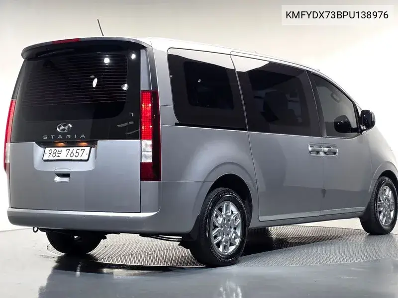 Staria L3.5 Cargo 3-Seater Modern VIN KMFYDX73BPU138976 фото 1