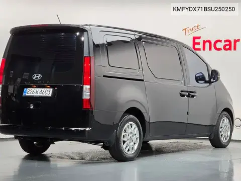 Staria Cargo 3-Seater Modern VIN KMFYDX71BSU250250 фото 2