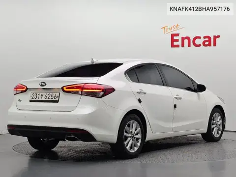 KNAFK412BHA957176 — 2016 Kia K3, фото до ремонта