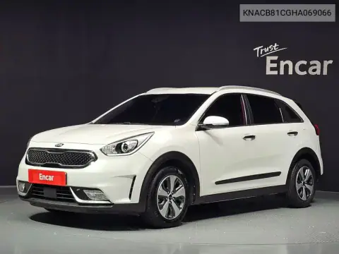 KNACB81CGHA069066 — 2017 Kia NIRO, фото до ремонта