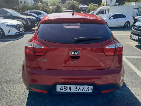All New Pride 1.4 Mpi Hatchback Deluxe VIN KNADM512BES931835 фото 4
