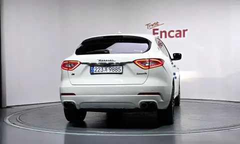 Levante 3.0 Awd Granlusso VIN ZN661XUG9KX324189 фото 4