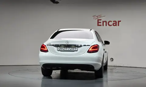 C-Class W205 C200 VIN WDDWF8AB9KR522301 фото 3
