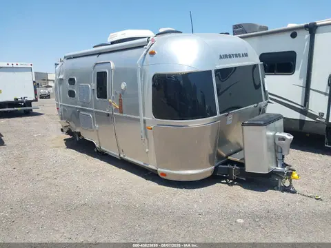 1STC9AD1XKJ548355 — 2019 Airstream Flying Cloud, Задняя часть справа (Right Rear), фото до ремонта