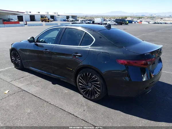 ZARFAECNXH7539343 — 2017 Alfa Romeo Giulia, фото 3 с аукциона IAAI, Передняя часть