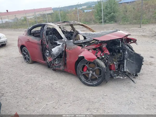 ZARFAEEN9H7553246 — 2017 Alfa Romeo Giulia, Полный пожар (Total Burn), фото до ремонта