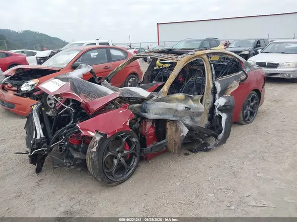 ZARFAEEN9H7553246 — 2017 Alfa Romeo Giulia, фото 2 с аукциона IAAI, Полный пожар