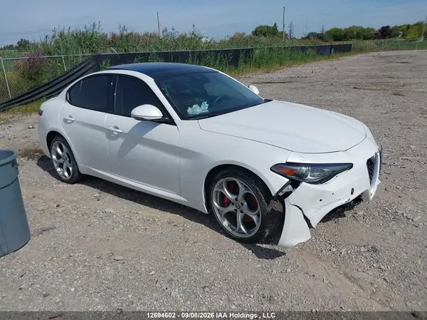 ZARFAEEN7J7580435 — 2018 Alfa Romeo Giulia, Передняя часть (Front), фото до ремонта