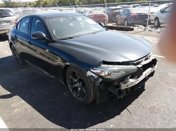 ZARFAECN9J7567043 — 2018 Alfa Romeo Giulia, Передняя часть (Front End), фото до ремонта