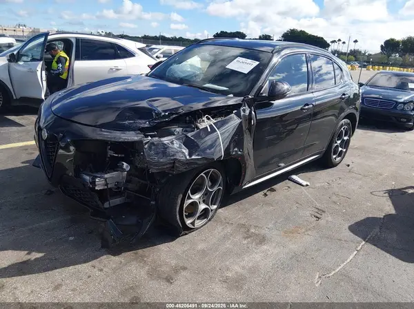 ZASPAKAN4S7D95724 — 2025 Alfa Romeo Stelvio, фото 2 с аукциона IAAI, Передняя часть слева