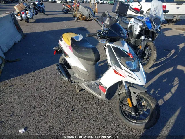 2017 Aprilia Sr Motard 50 VIN ZD4C506B9H4001938 фото 1