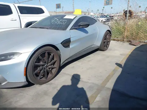 2020 Aston Martin Vantage VIN SCFSMGAW1LGN03171 фото 2