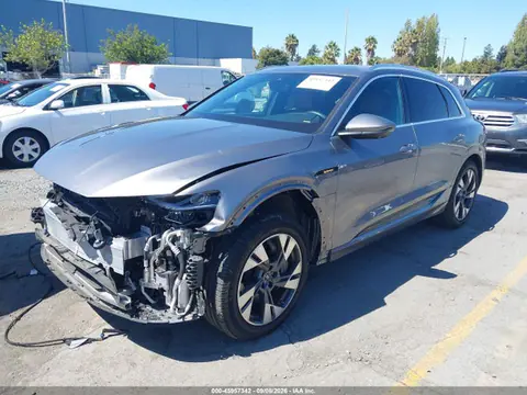 2023 Audi E-tron Premium Plus Quattro VIN WA1LABGE4PB019215 фото 2
