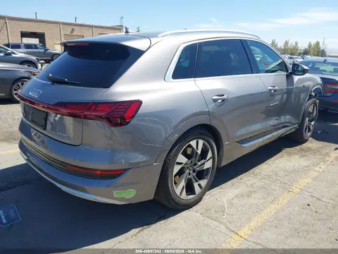 2023 Audi E-tron Premium Plus Quattro VIN WA1LABGE4PB019215 фото 4
